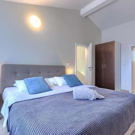 Augusta By Istrialux *