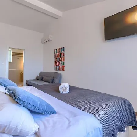 别墅 Augusta By Istrialux Tomisici